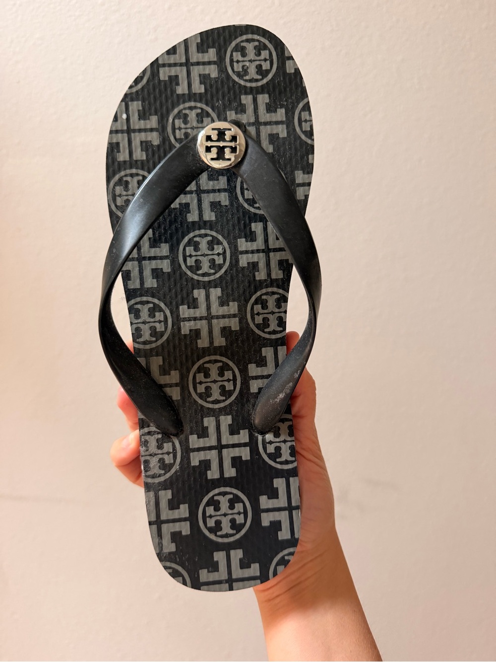 Tory Burch Black & Gray Logo Flip Flops - Picture 3 of 3